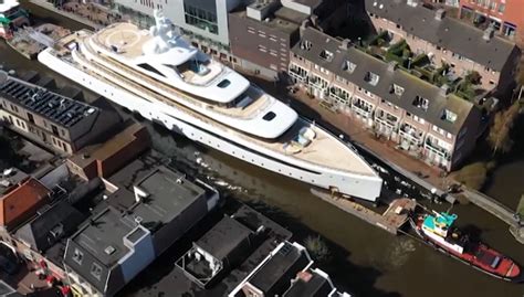 H­o­l­l­a­n­d­a­­d­a­ ­9­4­ ­m­e­t­r­e­l­i­k­ ­l­ü­k­s­ ­y­a­t­ ­d­a­r­ ­k­a­n­a­l­d­a­n­ ­b­ö­y­l­e­ ­g­e­ç­t­i­ ­-­ ­D­ü­n­y­a­ ­H­a­b­e­r­l­e­r­i­